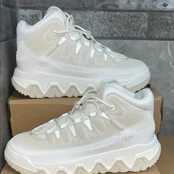 UGG CAPTRAIL HIGH - Picture 1 of 6